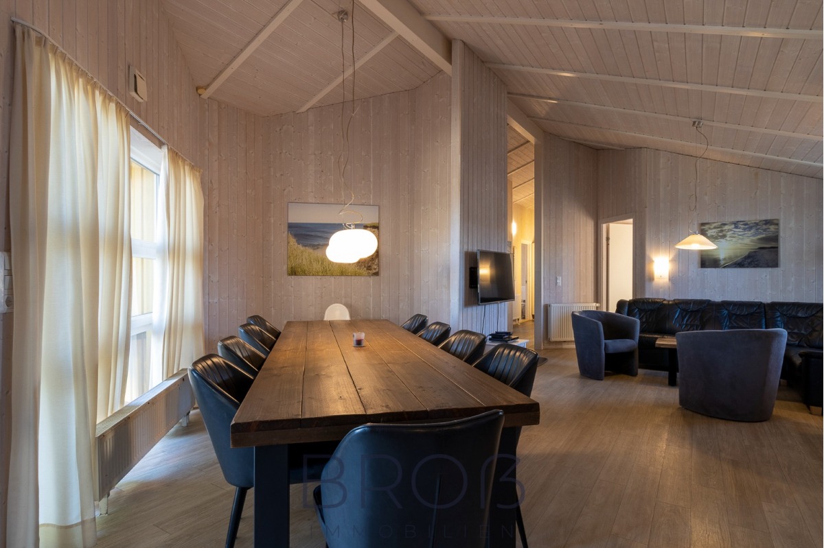 Schönhagen: Renditestarkes Ferienhaus mit 6 Schlafzimmern und saniertem Pool- und Wellnessbereich