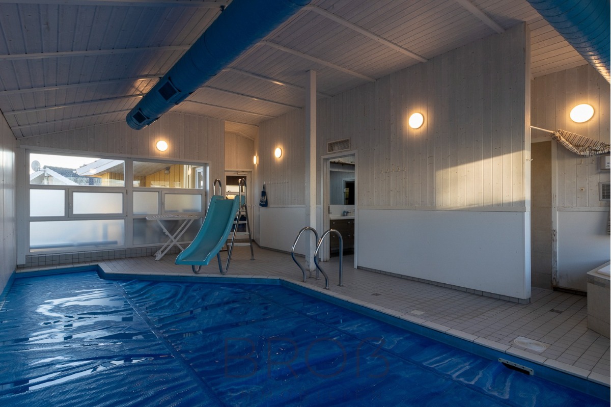Schönhagen: Renditestarkes Ferienhaus mit 6 Schlafzimmern und saniertem Pool- und Wellnessbereich