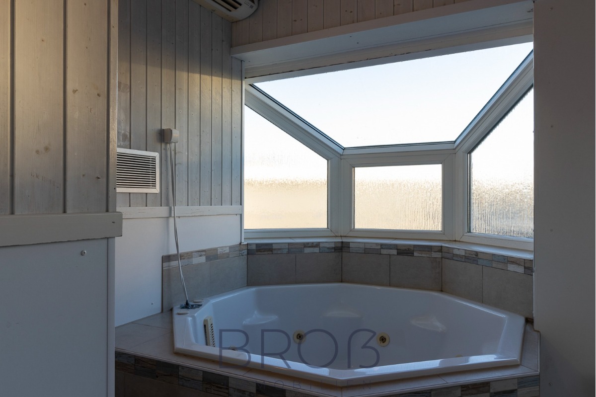 Schönhagen: Renditestarkes Ferienhaus mit 6 Schlafzimmern und saniertem Pool- und Wellnessbereich