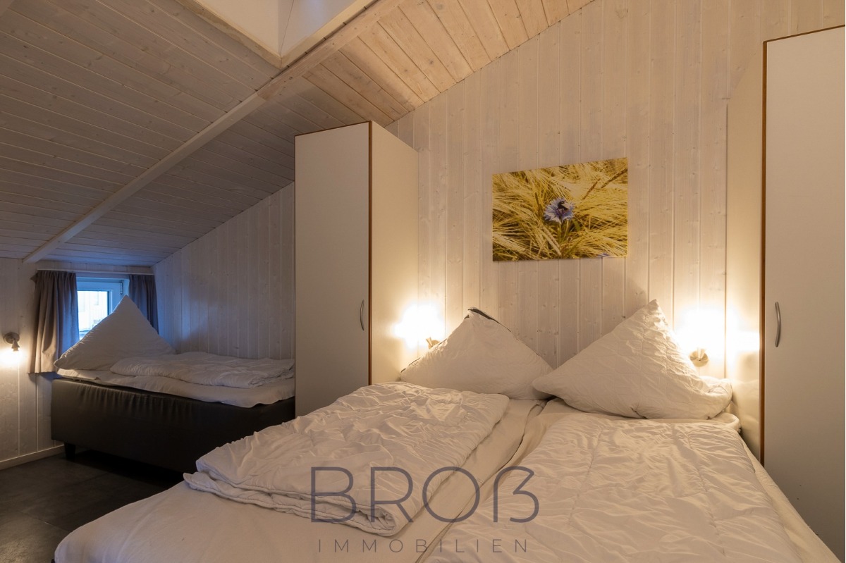 Schönhagen: Renditestarkes Ferienhaus mit 6 Schlafzimmern und saniertem Pool- und Wellnessbereich