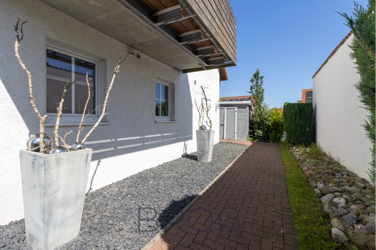 Preis VB! Bezugsfertige u. ebenerdige Gartenwohnung – Energieeffizient, top gepflegt & 2 Stellplätze