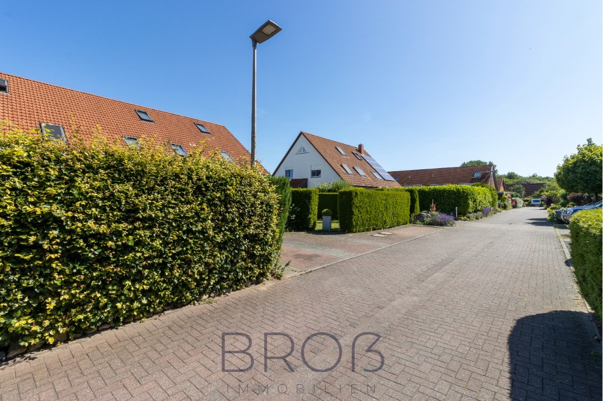 Preis VB! Bezugsfertige u. ebenerdige Gartenwohnung – Energieeffizient, top gepflegt & 2 Stellplätze