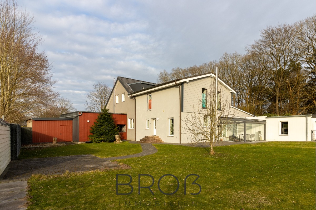 Vervielfältiger 14,2: Modernisiertes Mehrfamilienhaus mit 5 Einheiten, neuem Dach und Wärmepumpe