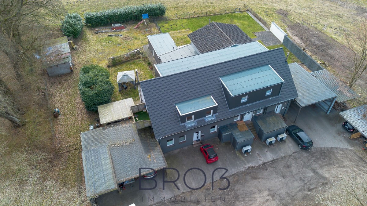 Vervielfältiger 14,2: Modernisiertes Mehrfamilienhaus mit 5 Einheiten, neuem Dach und Wärmepumpe