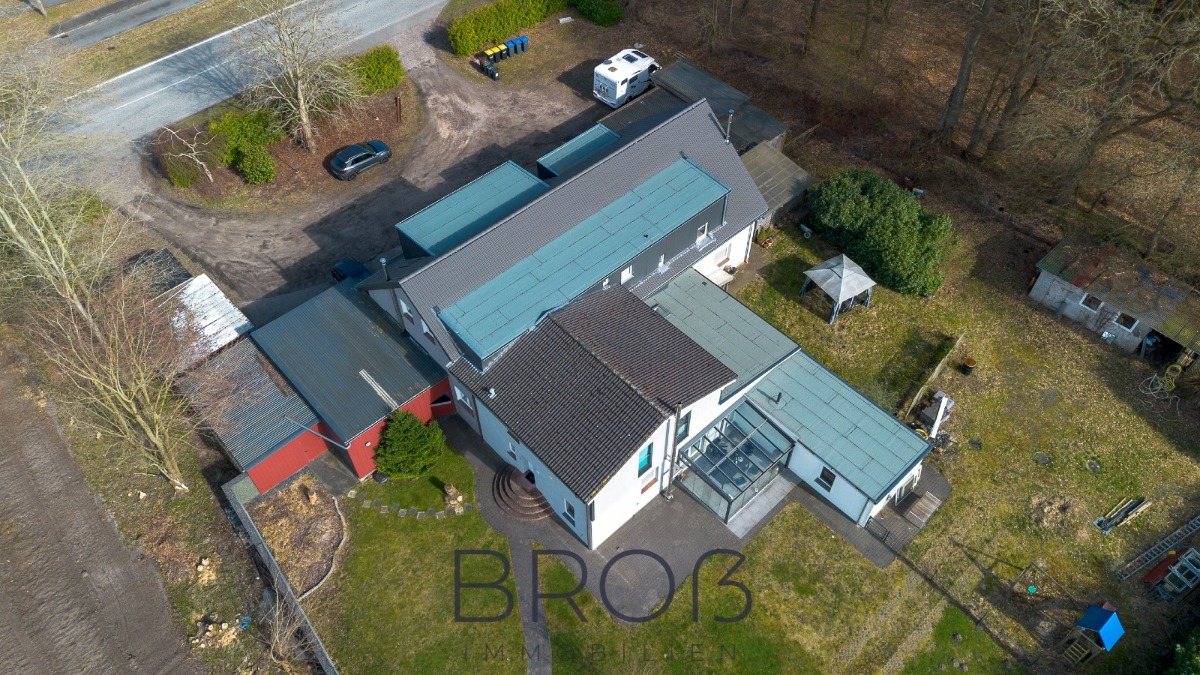 Vervielfältiger 14,2: Modernisiertes Mehrfamilienhaus mit 5 Einheiten, neuem Dach und Wärmepumpe
