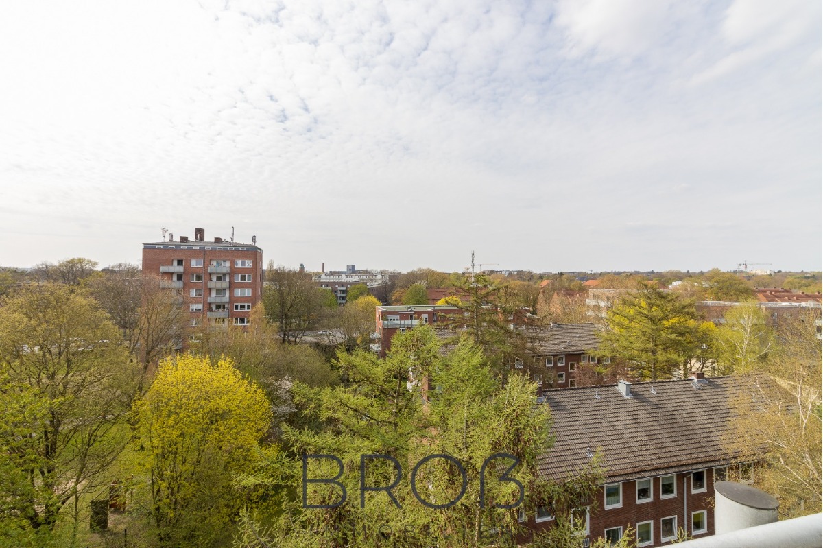 Gepflegte Wohnung im 7. OG mit Weitblick, Aufzug, zwei Zimmern, EBK und Balkon!