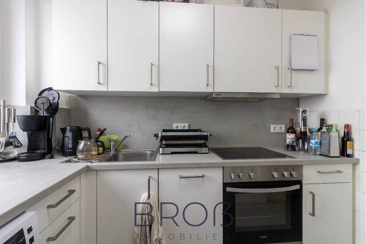 Gepflegte Wohnung im 7. OG mit Weitblick, Aufzug, zwei Zimmern, EBK und Balkon!