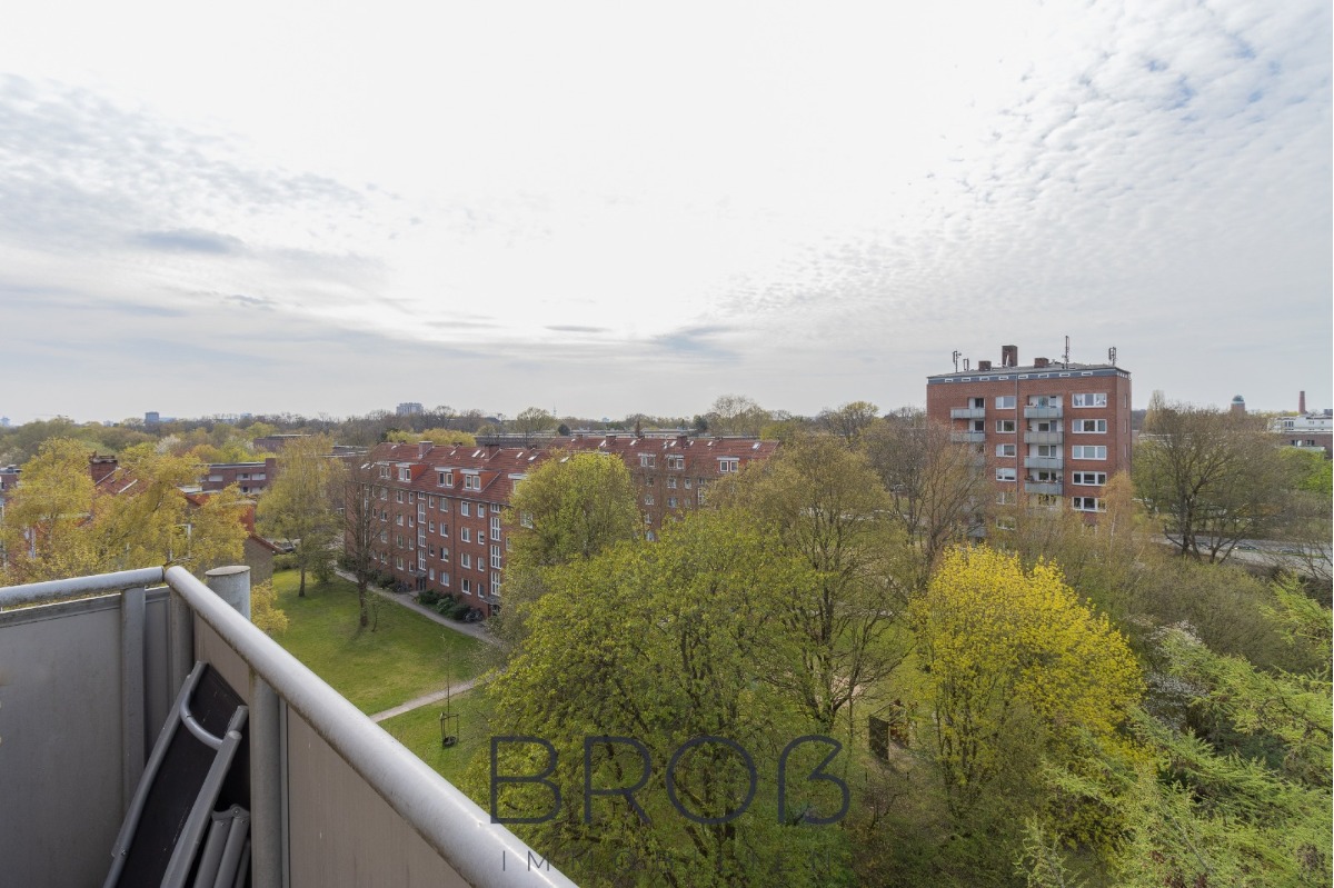 Gepflegte Wohnung im 7. OG mit Weitblick, Aufzug, zwei Zimmern, EBK und Balkon!