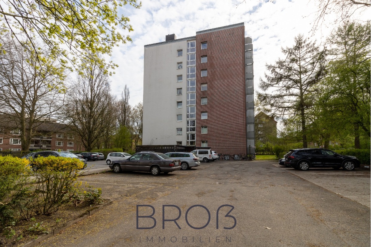 Ab 01.09. frei! - Gepflegte Wohnung im 7. OG mit Weitblick, Aufzug, zwei Zimmern, EBK und Balkon!