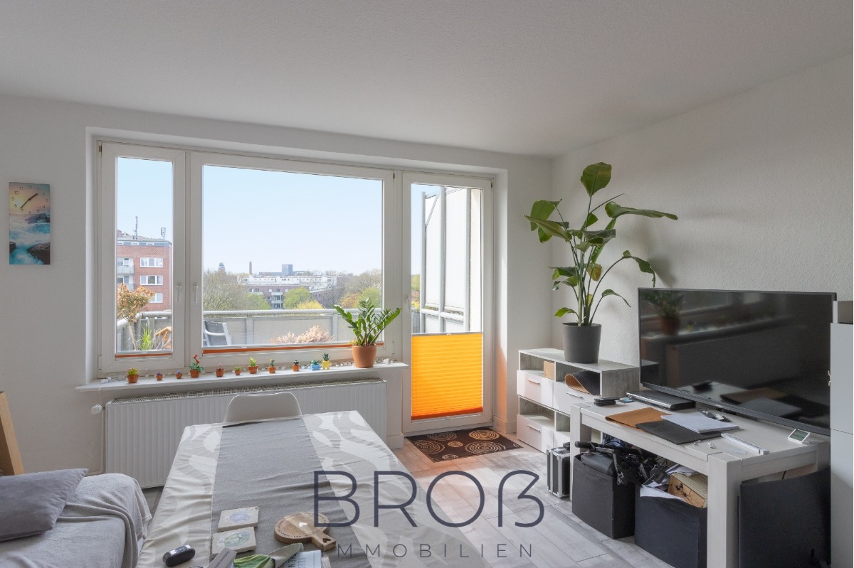 Gepflegte Wohnung im 7. OG mit Weitblick, Aufzug, zwei Zimmern, EBK und Balkon!