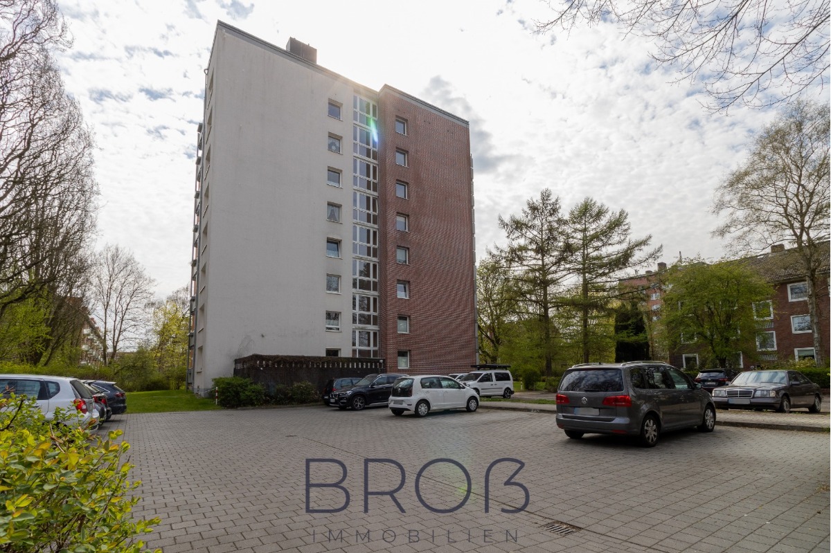 Ab 01.09. frei! - Gepflegte Wohnung im 7. OG mit Weitblick, Aufzug, zwei Zimmern, EBK und Balkon!