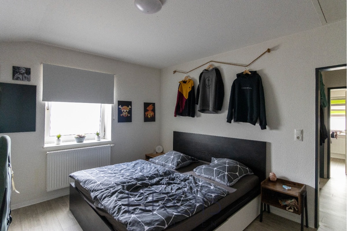 Renditestarkes Anlageobjekt mit 4 sanierten Wohneinheiten + 3 gewerbl. Einheiten + Einfamilienhaus